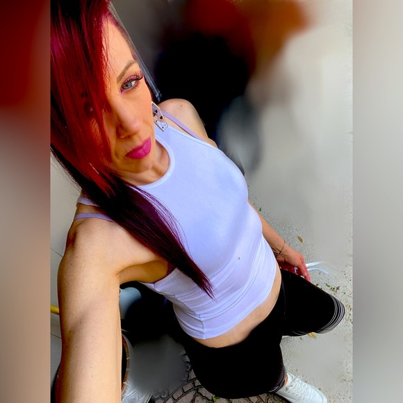 Meet your Posher, Cassandra - Picture 1 of 1